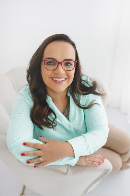 Carla, mentora da Clair, em um ambiente acolhedor